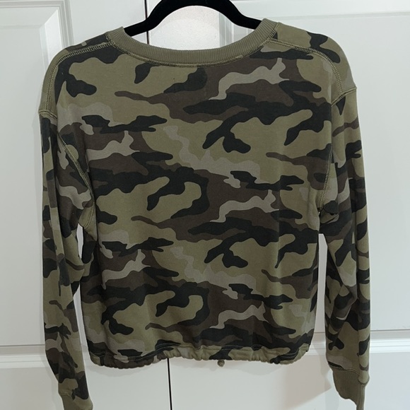 AE crewneck top - Picture 7 of 7